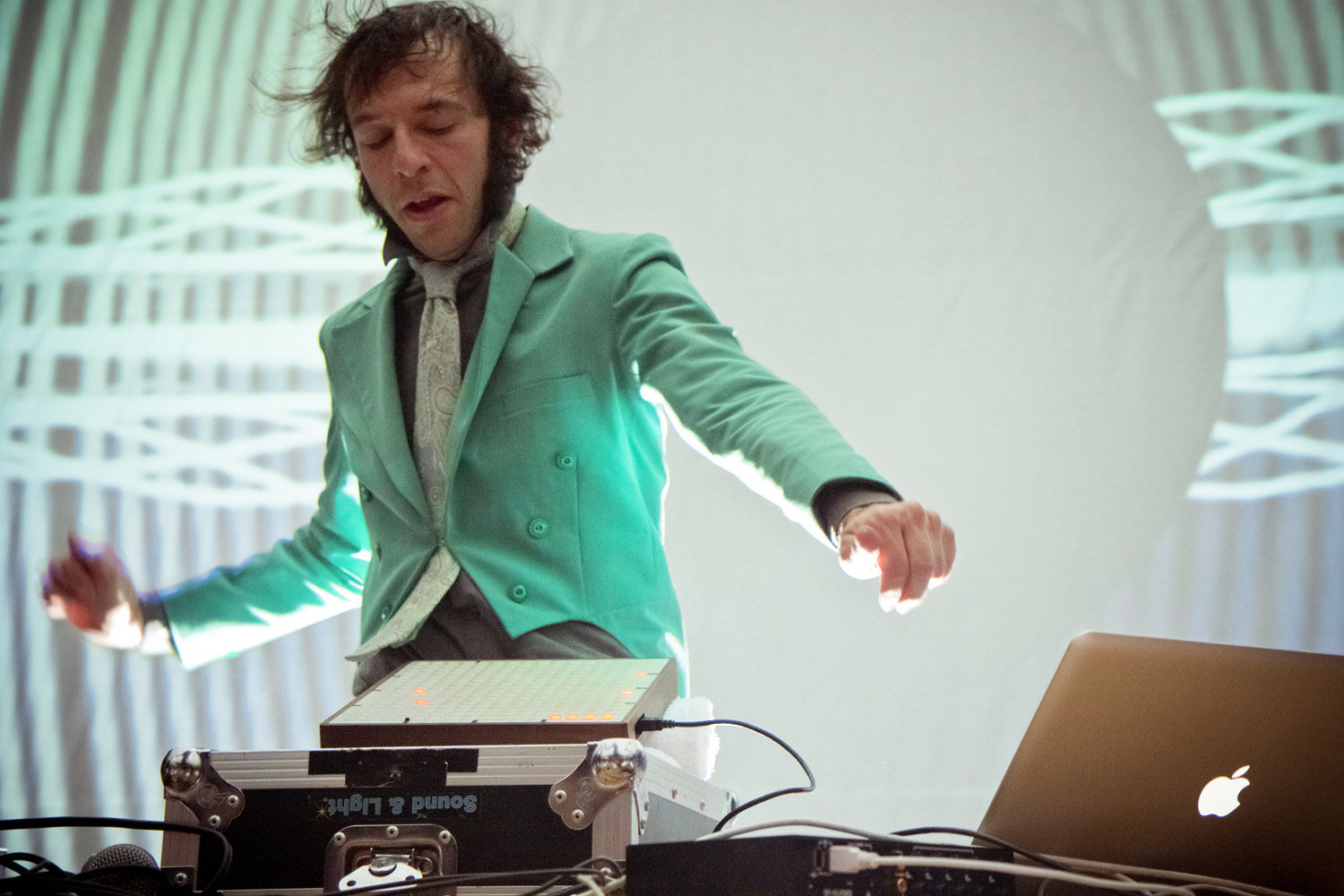 Daedelus goes against the clock